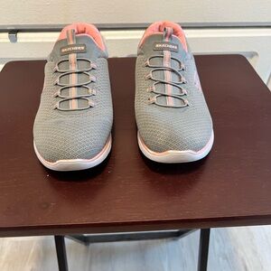 Skechers Summits memory foam machine washable women's tennis shoes Size 9